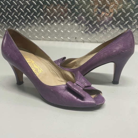 Ferragamo Vintage Purple Peep Toe Bow Pumps - Picture 3 of 5
